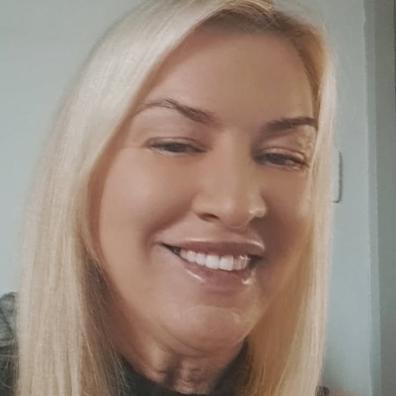 Esther Bennett, CBT Psychotherapist